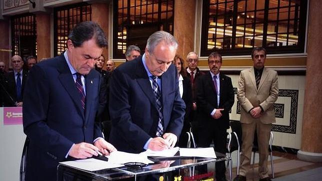 Mas firma una alianza con defensores de la declaración unilateral de independencia