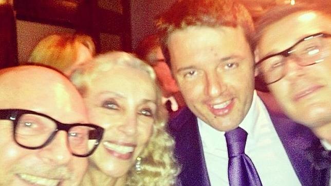 La afición de Matteo Renzi por los «selfies»