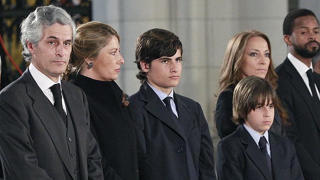 El hijo de Suárez exige a Pilar Urbano que retire su libro sobre la Transición