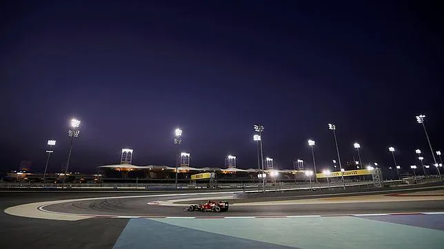 Alonso toma posiciones en Bahréin