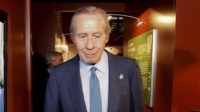 El presidente del Gobierno en funciones la noche del 23-F también descalifica el libro de Pilar Urbano