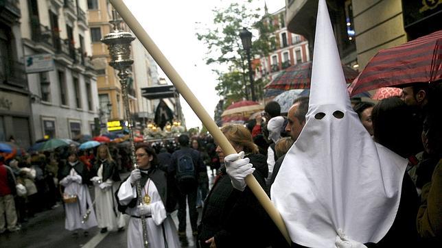 Un momento de la praocesión del Santo Entierro, en Madrid
