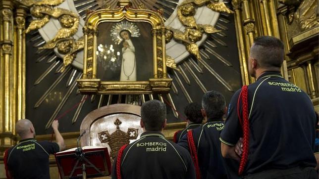 Cada 15 de agosto, los bomberos de Madrid sacan a su patrona en procesión