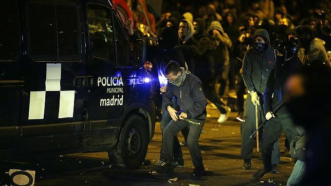 Prisión para el radical que lanzó una señal de tráfico contra dos agentes el 22-M
