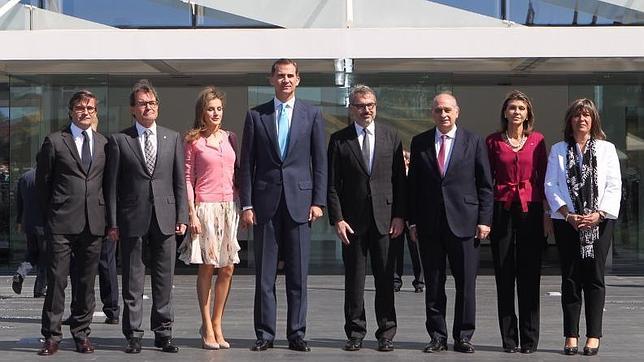 El look primaveral de Doña Letizia en Barcelona