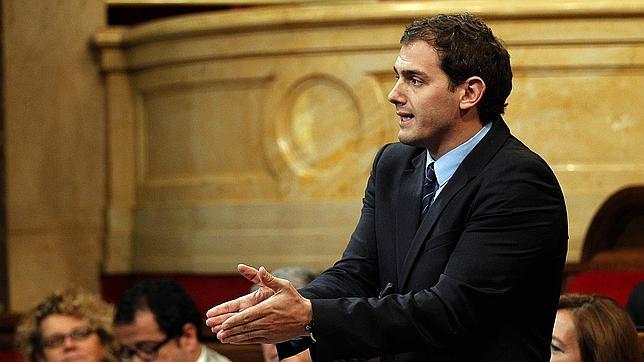 C's reprocha a Mas que «siga amenazando con dar golpes a la Constitución»