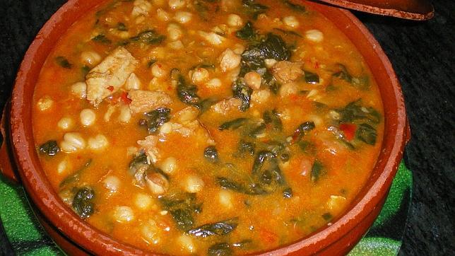 El potaje de garbanzos y espinacas es el plato por excelencia en Semana Santa