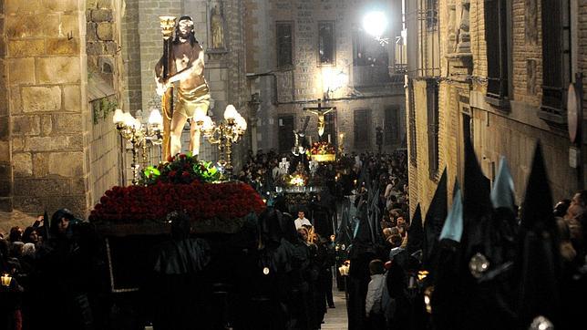 Imagen del Cristo amarrado a una columna, durante la procesión del Jueves Santo
