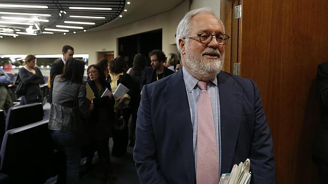 El PSOE critica a Cañete por «dar un mitin electoral» en el Consejo de Ministros