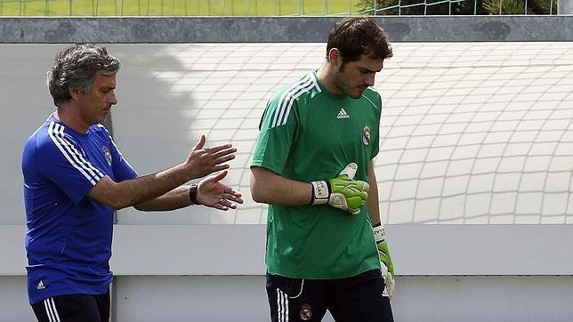 Mourinho y Casillas, juntos en un entrenamiento del Madrid