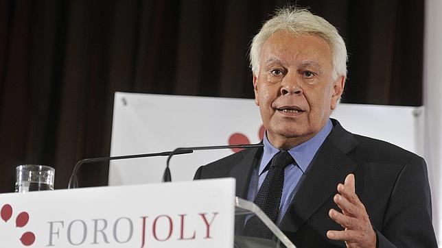 Felipe González seguirá un año más en el consejo de Gas Natural Fenosa