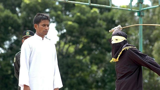 Condenadas dos jóvenes en Arabia a 50 latigazos por difundir en las redes sociales imágenes de dos niñas en un colegio