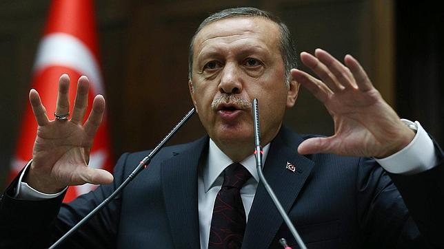Erdogan acusa a Twitter de evadir impuestos y conspirar contra su Gobierno