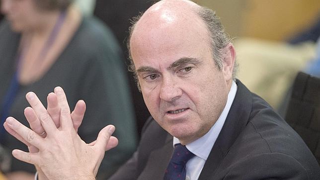 De Guindos insiste en que la baja inflación es transitoria