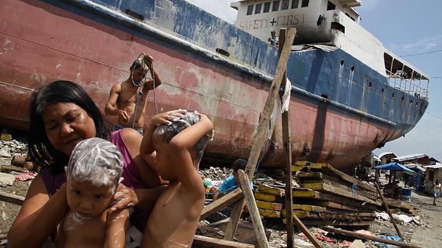 Vuelve la vida a Filipinas tras el violento paso del tifón Yolanda