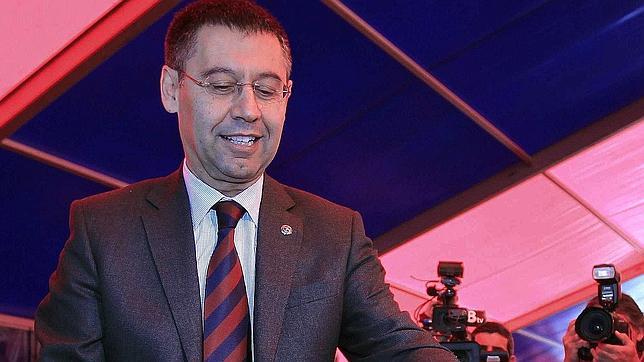 Bartomeu baja al vestuario para dar ánimos al primer equipo
