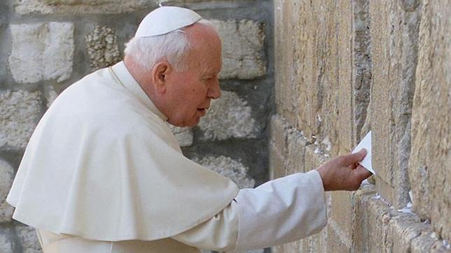 Salen a la luz los diarios secretos de Juan Pablo II