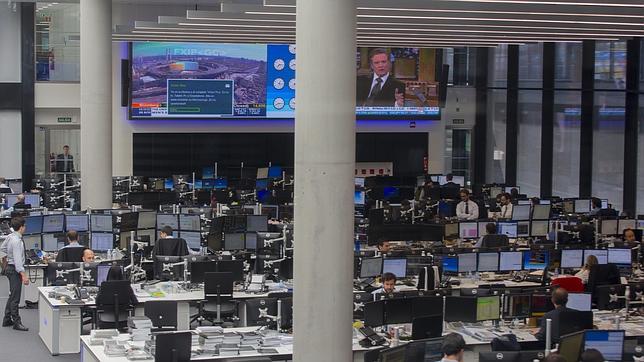 Aspecto de la sala de Tesorería, donde trabajan 400 personas conectadas a las bolsas de todo el mundo