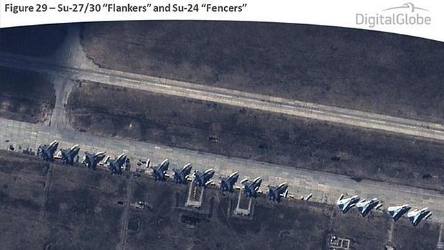 Aviones militares rusos en la base de Buturlinovka, próxima a Ucrania