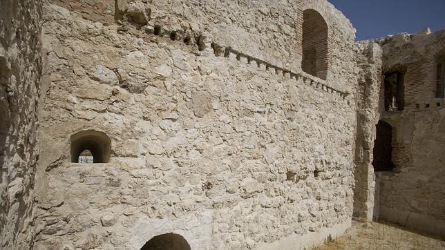 El castillo medieval de Alameda de Osuna, el único de Madrid capital