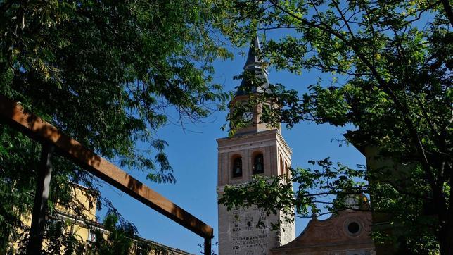 La esbelta torre de la iglesia de San Pedro Ad Vincula