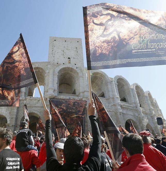 Casi diez mil aficionados en la primera manifestación taurina en Francia