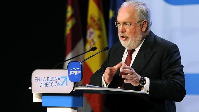 Cañete mantiene su agenda como ministro a la espera de que Rajoy anuncie su relevo