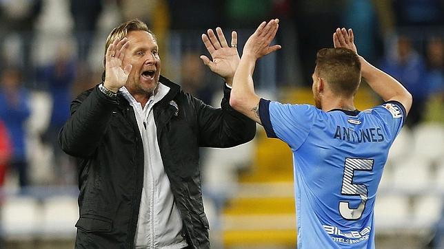 El Málaga seguirá en Primera tras superar a un Villareal muy permisivo