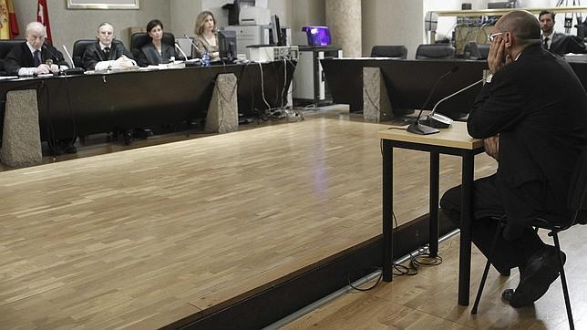 La tensión del juez Silva en el banquillo de los acusados