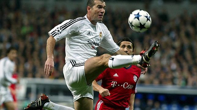 Zidane, en el Madrid-Bayern de octavos de final de 2004 (2-0)