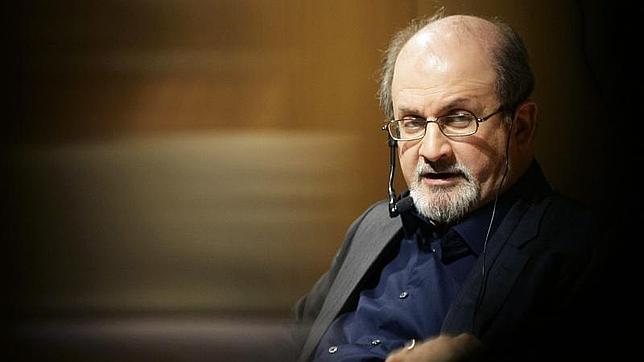 El escritor Salman Rushdie