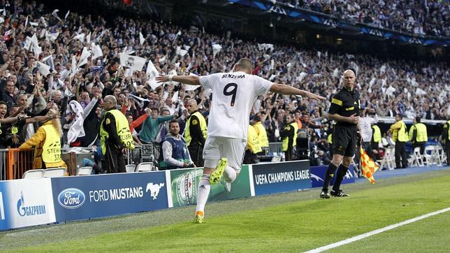El Real Madrid golpea primero gracias a un gol de Benzema