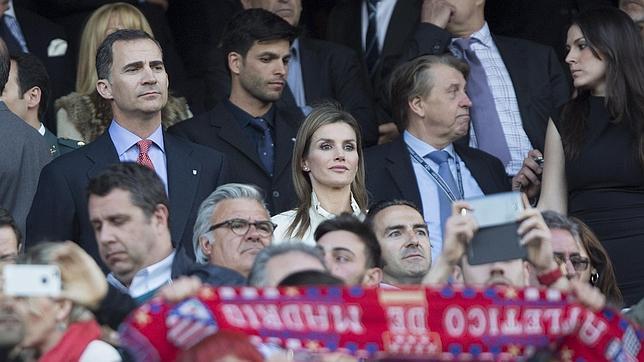 Los Príncipes de Asturias animan al Atlético de Madrid frente al Chelsea