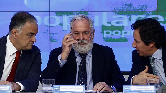 Cañete sigue de ministro ante el silencio de Rajoy sobre su sucesor en Agricultura