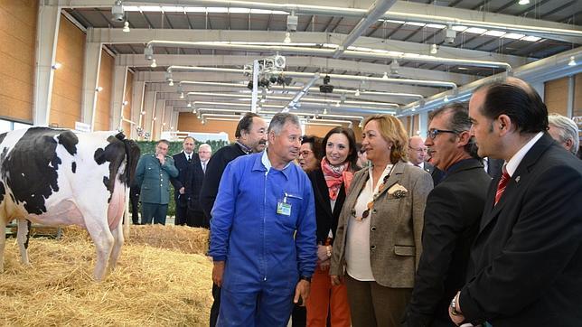 Soriano destaca «los buenos momentos» por los que pasa el sector del vacuno de leche