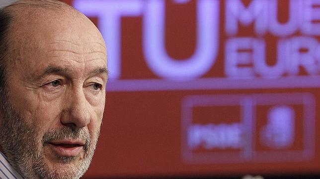 Rubalcaba dice que Cañete es un «hacha» compatibilizando política y negocios