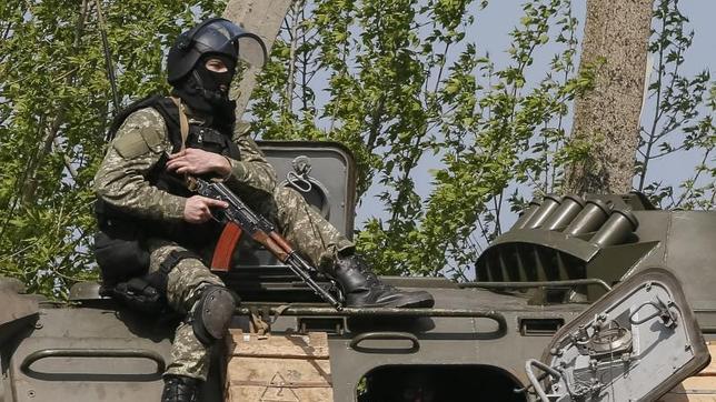 Los rebeldes secuestran un autobús con observadores militares internacionales en Slaviansk