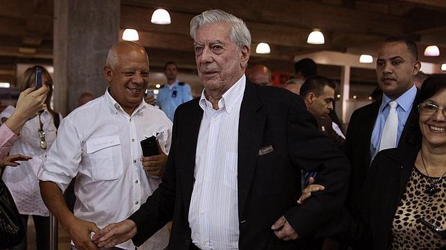 Vargas Llosa cree que las protestas  «auguran una democratización» de Venezuela