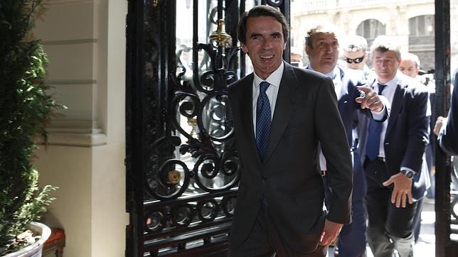 Aznar afirma que le hubiera «encantado» participar en la campaña europea de Cañete