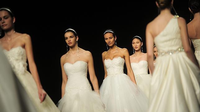 Blancas, radiantes... y con un vestido «made in Spain»