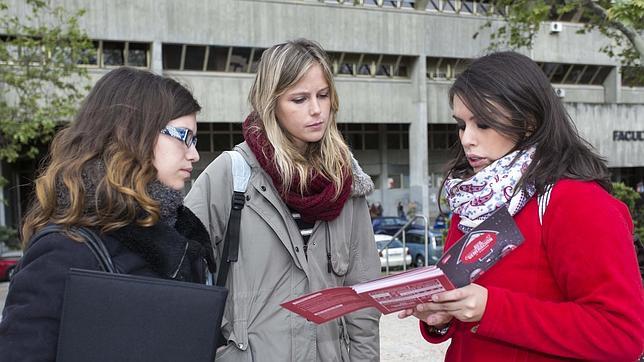 Adecco sale a la calle para asesorar a un millón de desempleados en todo el mundo