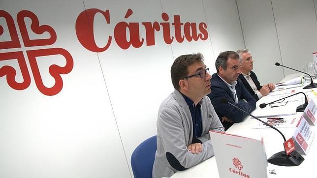 El número de españoles que piden ayuda a Cáritas para encontrar trabajo supera por primera vez a los inmigrantes