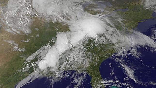 La ola mortal de tornados en EE.UU., en 29 segundos y grabada desde el espacio
