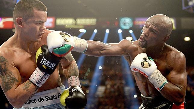 Mayweather vence a los puntos a Maidana y se mantiene invicto