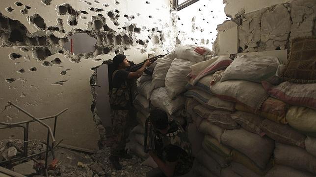 La guerra entre yihadistas provoca 60.000 desplazados en el este de Siria