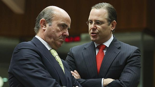 De Guindos apela a la «responsabilidad» de Magdalena Álvarez para que deje el BEI