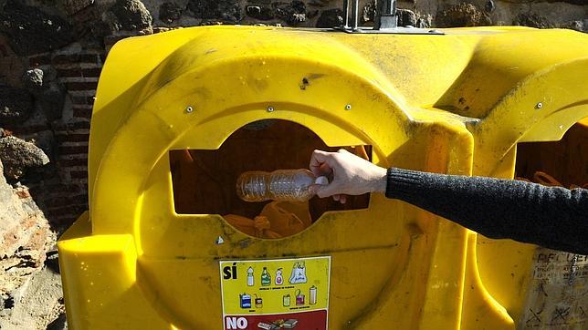 Más del 70% de los envases domésticos destinados a los contenedores amarillo y azul se reciclan en España