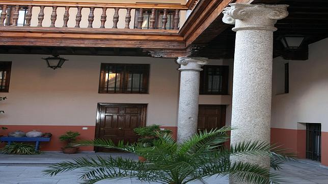 En este patio sobresalen las columnas