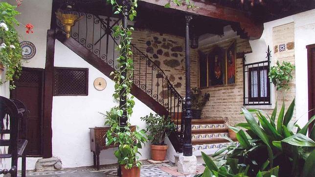 La escalera es fundamental en cada patio. Por ella se escala a las otras habitaciones