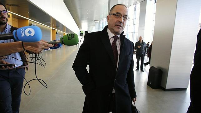 El juez retira el pasaporte al dueño del Real Zaragoza, imputado por corrupción